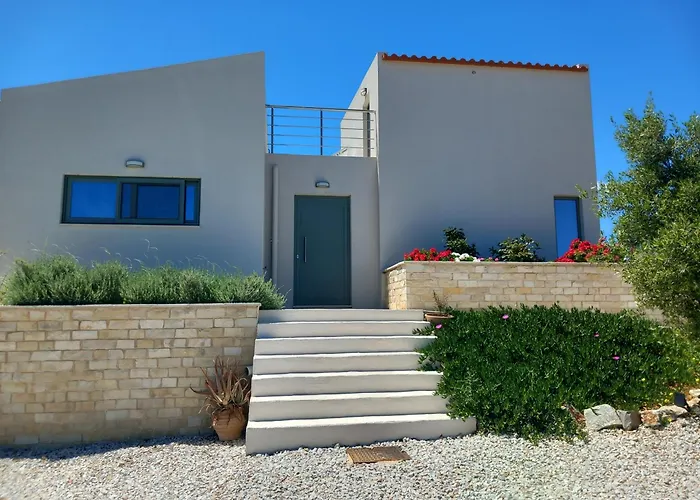Beautiful 2 Bedroom Villa With Mountain Views