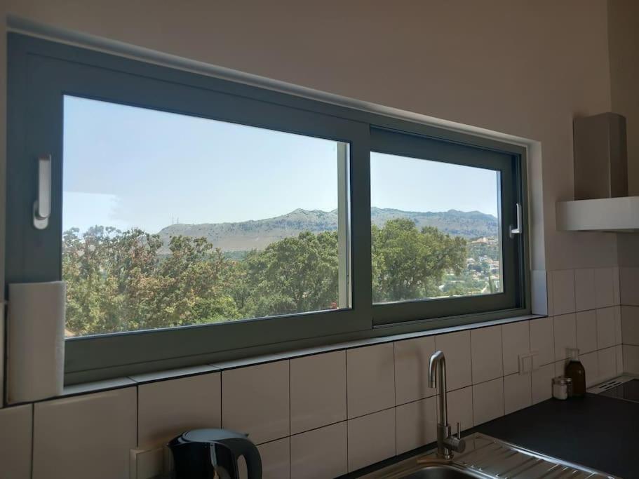 Beautiful 2 Bedroom With Mountain Views Villa *