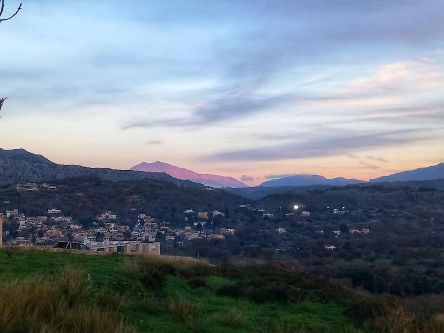 Beautiful 2 Bedroom With Mountain Views Villa *