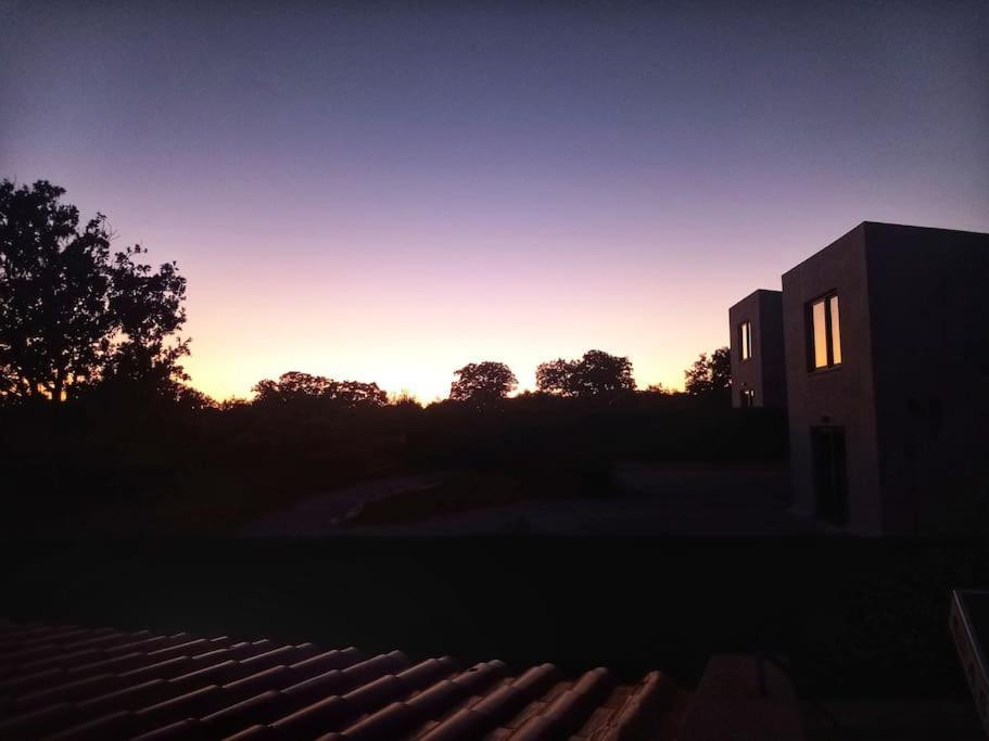 Beautiful 2 Bedroom With Mountain Views *