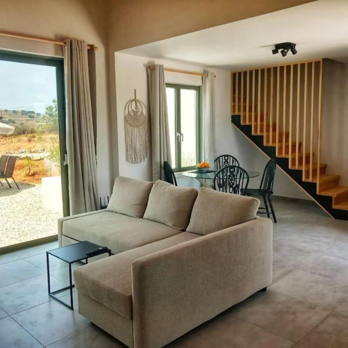 Beautiful 2 Bedroom With Mountain Views *