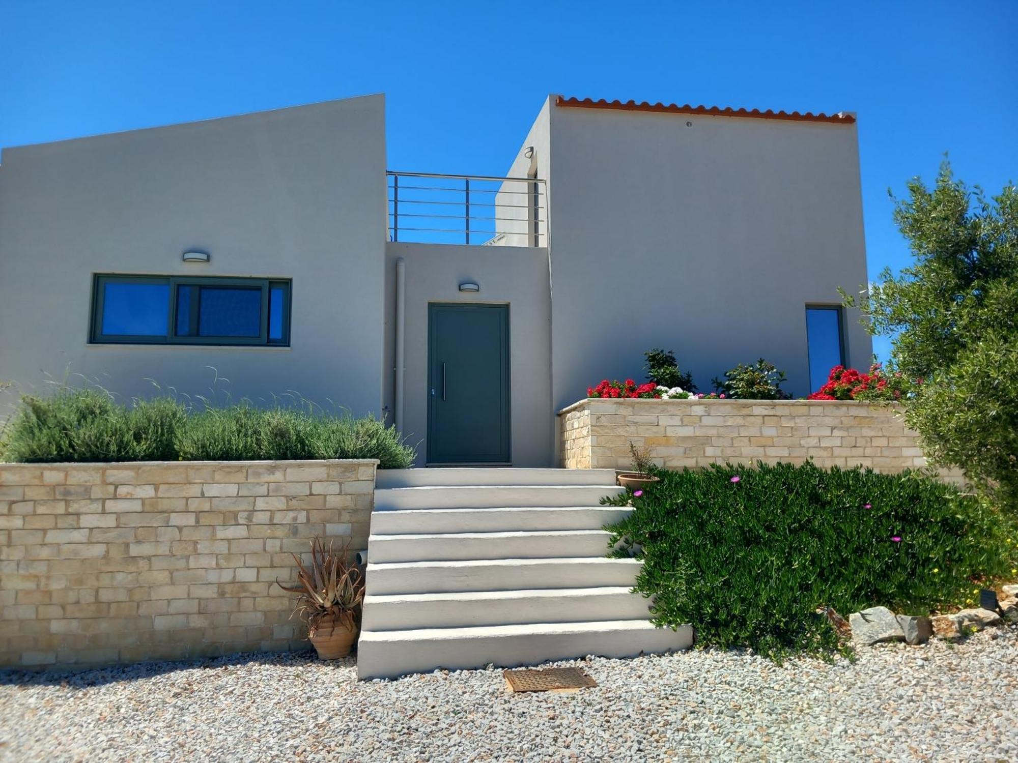Beautiful 2 Bedroom With Mountain Views *